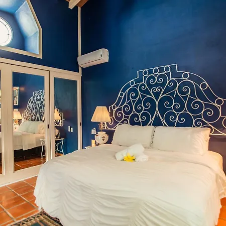 Garlands Del Rio Riverside Boutique Hotel-3